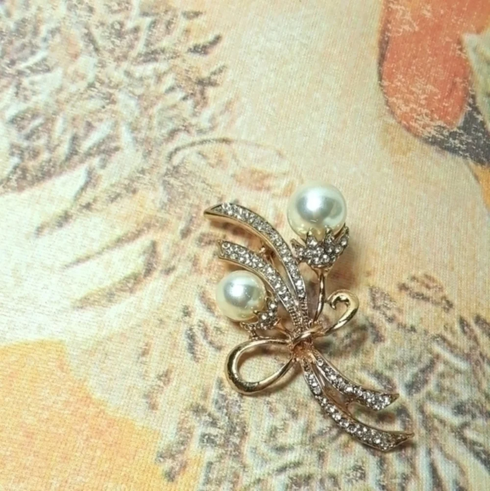 Wispy Ribbon Pearly Bouquet Bar Brooch Pin
